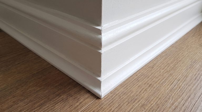Close Up Corner Joint White Scotia Beading